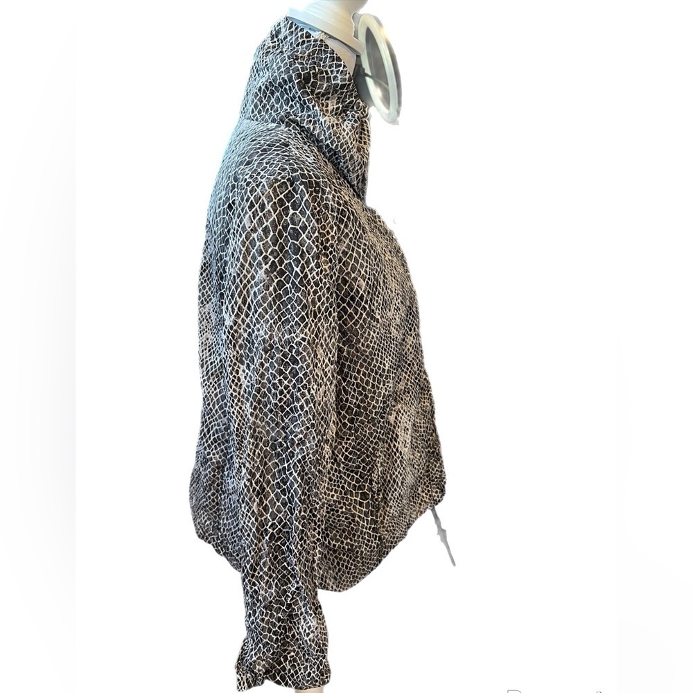 Chicos Jacket Womens 2 US Large White Black Snake Print Snap Up Mock Neck - Picture 3 of 5